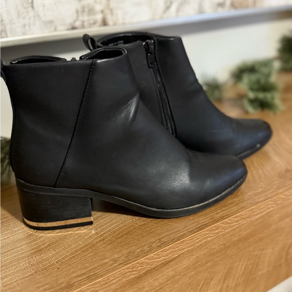 Spring Low Block Heel Ankle Boots – Women’s 7.5
